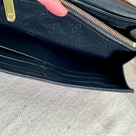 LOUIS VUITTON Mahina Iris Monogram Portefeuille Long Wallet with auth dustbag - Picture 9 of 16